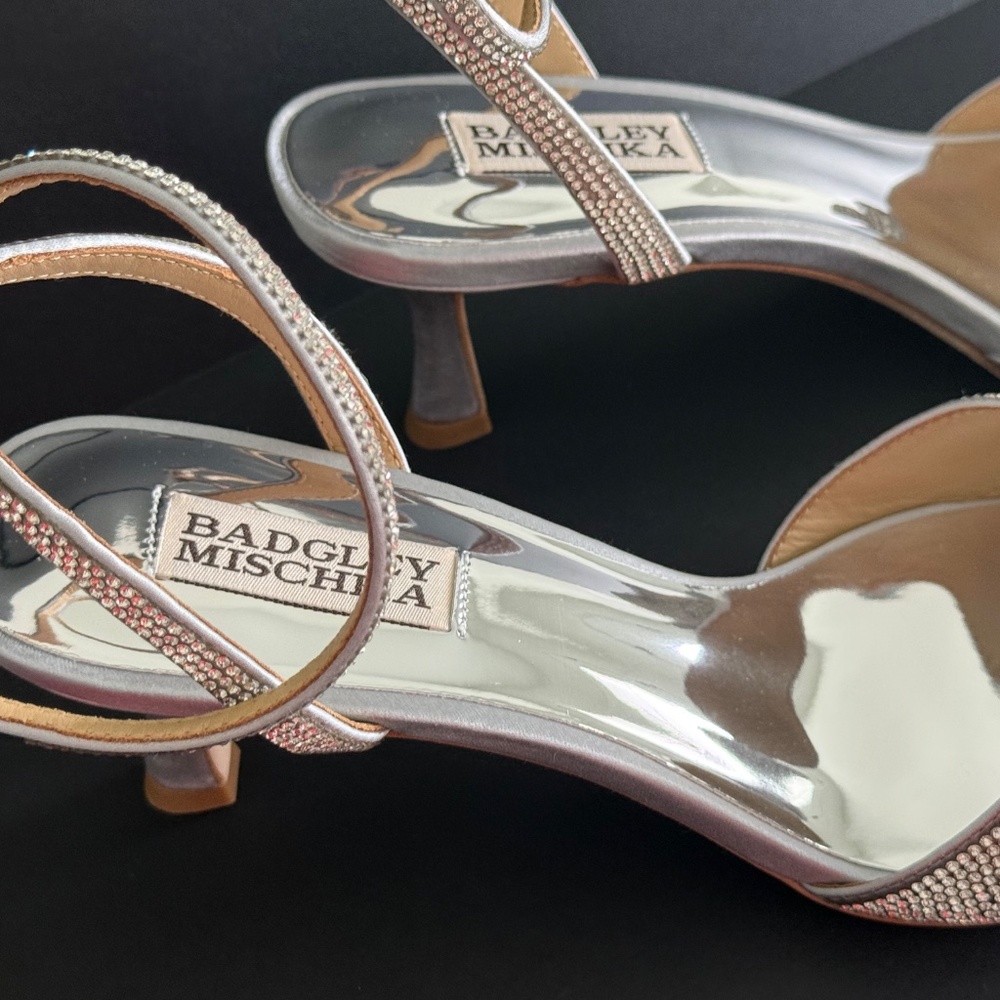 Badgley Mischka Women's Silver Remi Kitten Evening Heel‎ Sandals, NEW pick size - Picture 13 of 15